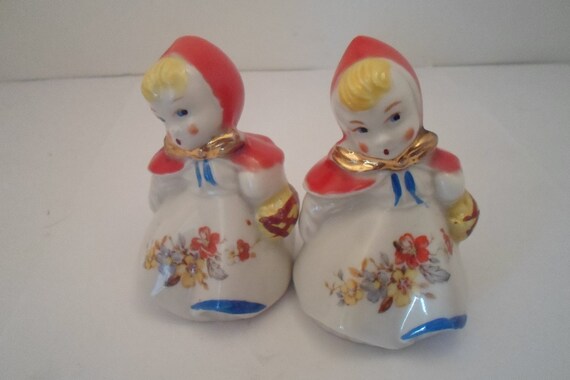 Antique Vintage Original Hull Pottery Salt and Pepper Shakers 3.50" Beautiful Condition Farm House Chic From Indiana Estate Cottage ready