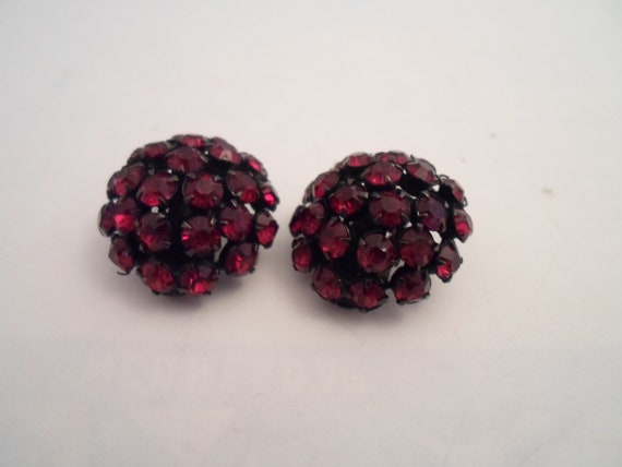 Vintage Warner Bohemian Garnet Earrings Clip On Style Stunning Color Red Blood Garnets Fashion Chic