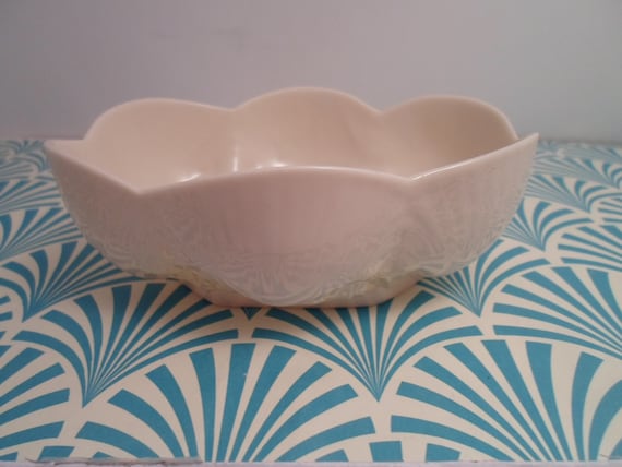 Vintage Irish Belleek Neptune Scallop Embossed Sea Shell Bowl Ireland