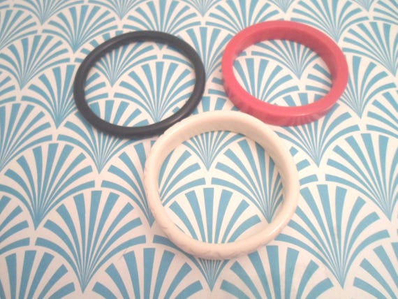 Vintage Cuff Bangle Bracelets 3 Colorful Hard Plastic Catlin cool Detailed White may be bone