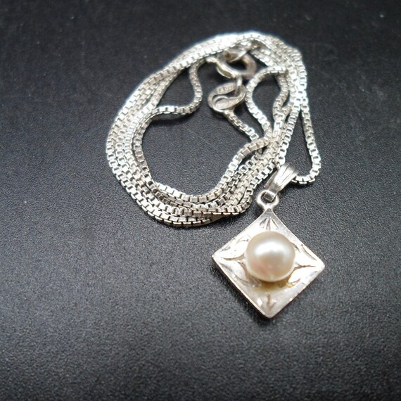 Vintage Sterling Silver chain with engraved Cultured pearl Pendant 1970's Delicate Charm