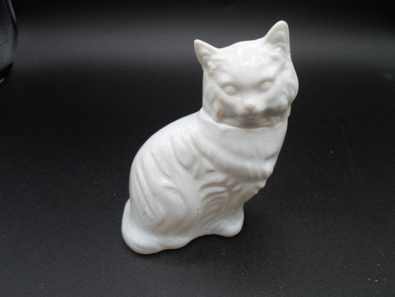 Vintage Avon Cat White Glass Bottle 1970's