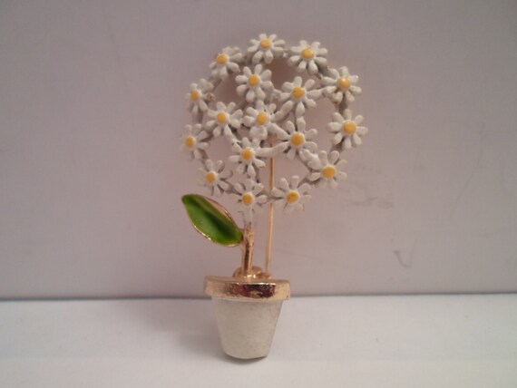 Mid Century Daisy Flowers in Pot Pin Brooch Adorable Mini Pot Tiny detailed Daisy Tree Multiple flowers Chic gardening pin