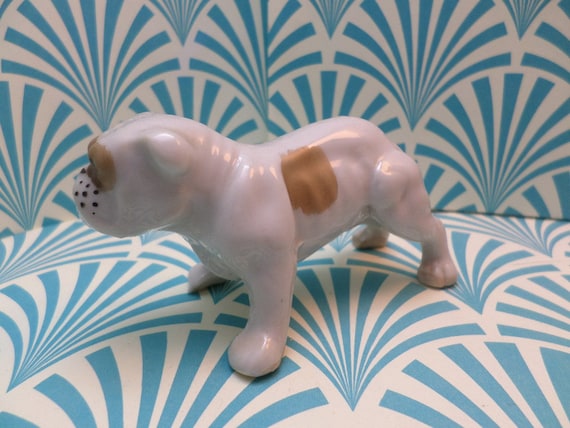 vintage porcelain statue of an English Bulldog with tan marks marked JAPAN sweetest face