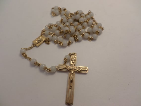 Pretty Vintage 40's rosary milky white glass and gold toned metal Italy Catholic