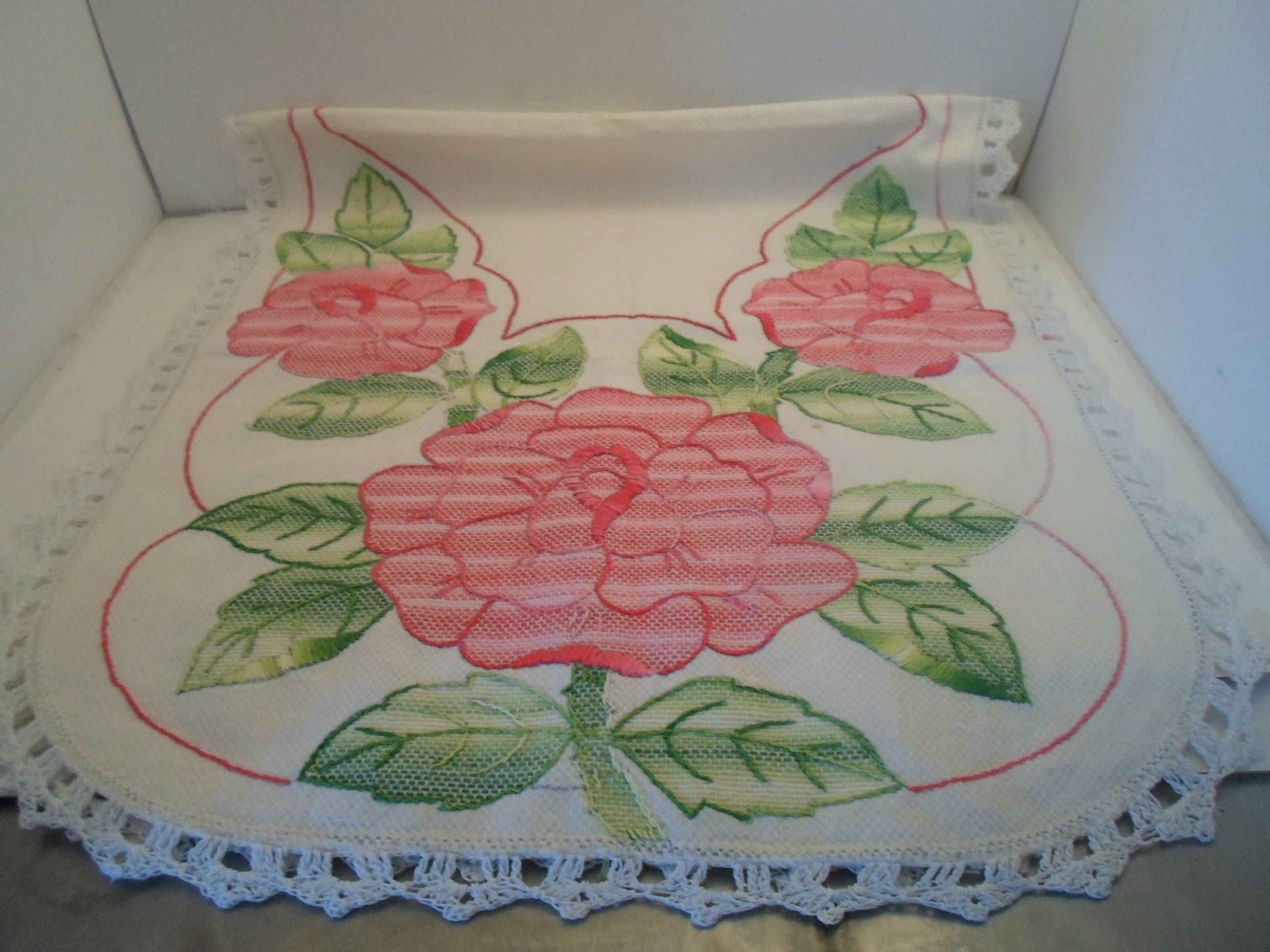 Art Deco Wwii Hand Crochet And Embroidered Linen Dresser Scarf