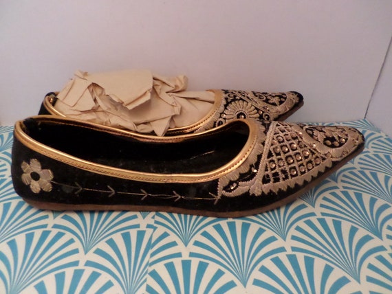 Vintage ethnic Mid Eastern beaded embroidered velvet shoes leather bottom size 8