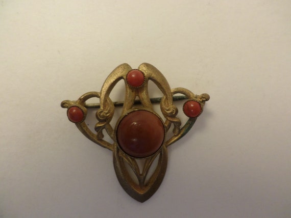 vintage Art Nouveau/Art Deco pin gold and carnelion colors