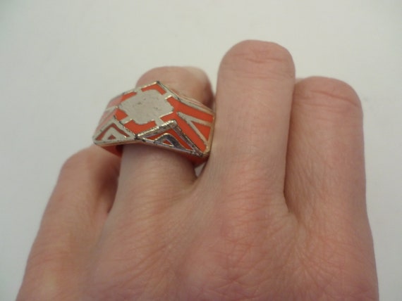 Fabulous Art Deco plastic & silver wrapped geometric design ring size 8