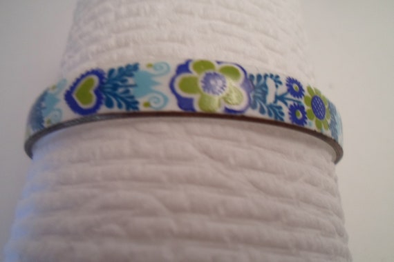 Vintage Enamel Bangle Bracelet Mid Century Mod Danish style Appeal Very Good Looks Hand Painted Estate Find