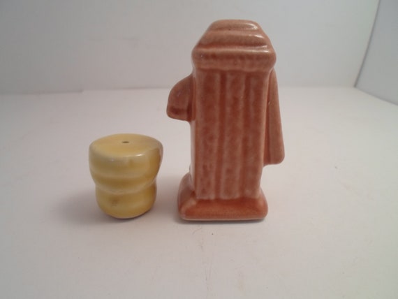 Vintage Nashville Tenn Salt and Pepper Shakers SouvenirWater Pump and Bucket Adorable 1950's USA