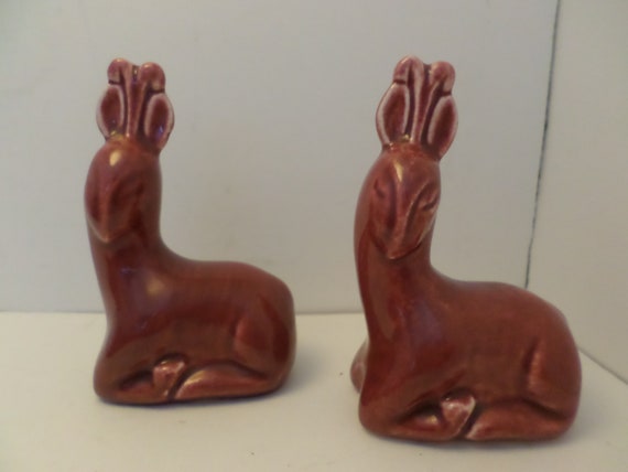 pretty USA pottery Art Deco deer salt & pepper shakers 1032 plum red