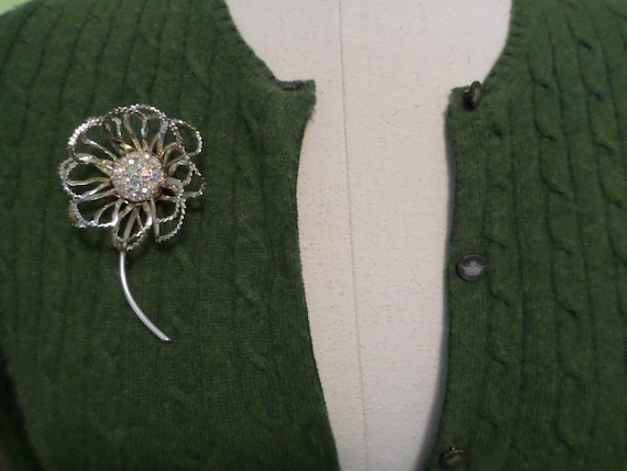 Brooch airy chain shaped flower with center of borealis rhinestones marked Sarah on the back Vintage 80's Pin