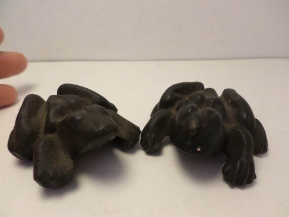 Antique/Vintage cast iron foundry anatomically correct frogs boy girl paperweights