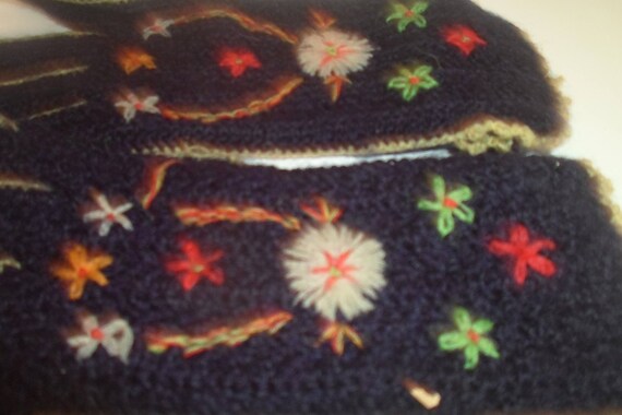 Adorable Antique Hand Made Wool Embrodered Gloves Geneseo Il. Estate Find