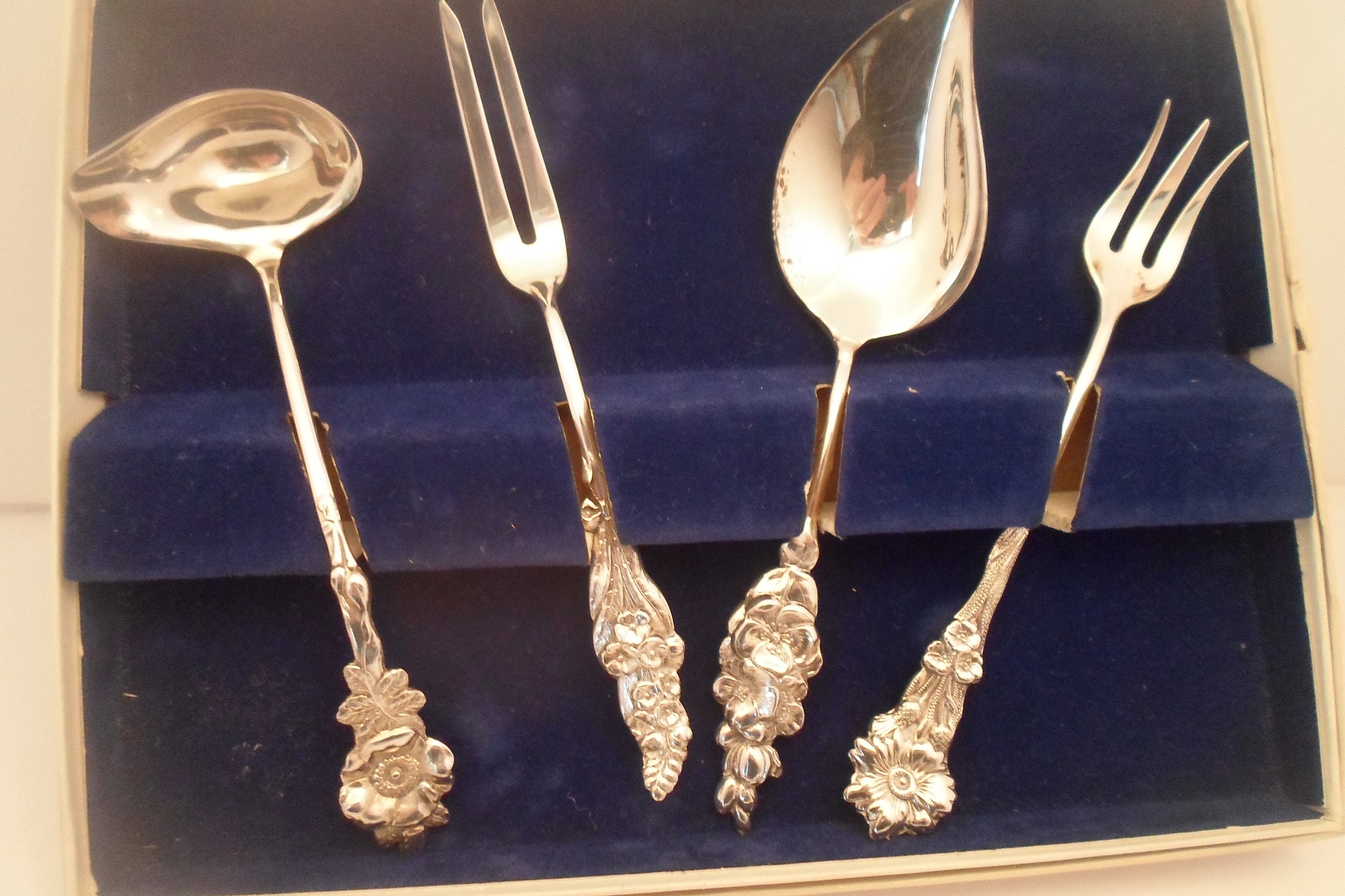 Vintage 4 Pc. Set Reed and Barton Silver Plate Serving Pieces 6 Ladle
