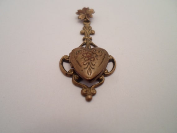 Vintage Victorian Drop Style Heart Picture Locket Adorable Engraving and Flowers
