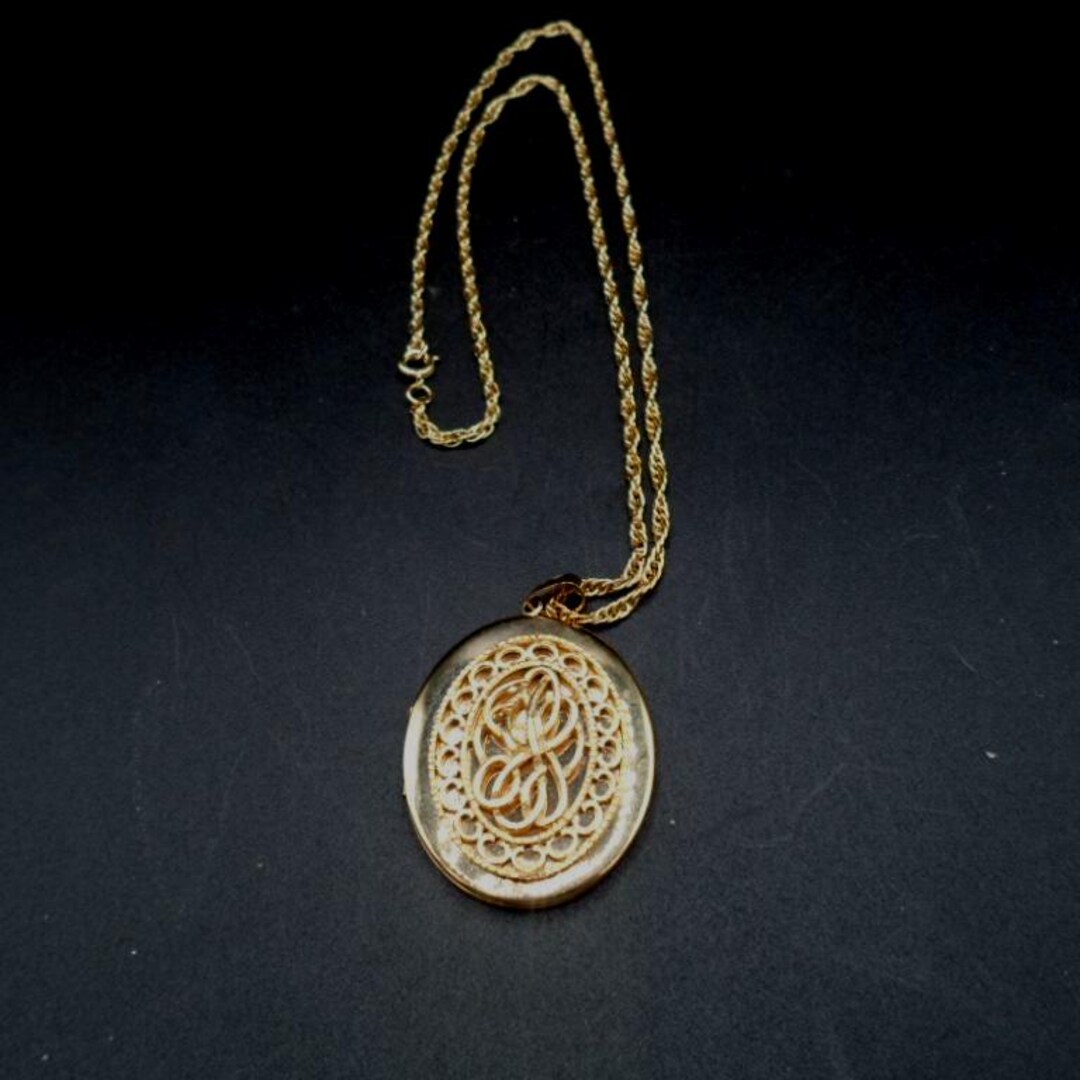 Vintage Photo Locket Ornate Filigree Open Work Pattern 24
