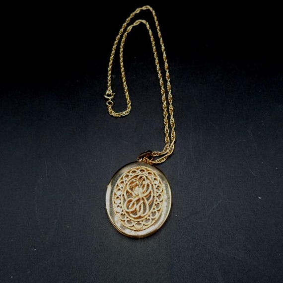 Vintage Photo Locket Ornate Filigree Open Work Pattern 24" Chain Gold tone Lovely