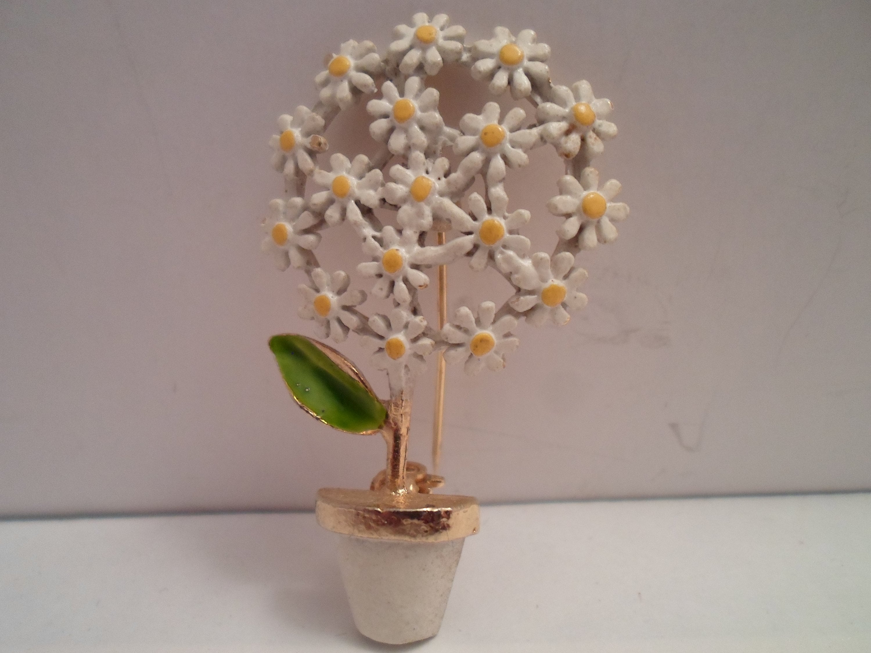Vintage 1980's Daisy Flower Pot Pin Brooch Adorable Mini Pot Tiny