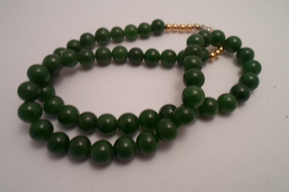 Vintage Jade Beaded Necklace 18" Asian Flair Great Green Color Holiday Ready