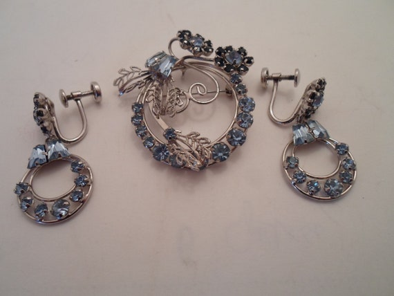 Vintage Sterling Silver 2 piece set Pin Brooch and Matching Screw back Earrings Robin Egg Blue Crystals Detailed Design