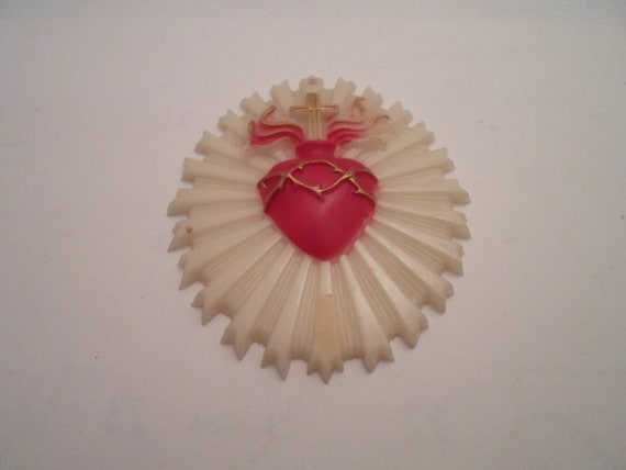Vintage Post WWII 1940/50's Sacred Heart Plaque Flaming Heart Throns Rays Catalin Hard Plastic made in USA Bleeding Heart Spiritual Gothic