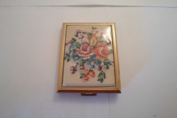 Antique Vintage Signed K I G U of London Compact Petite Needlepoint Cover Rare Push lock Clasp Kiashek Family of London Company