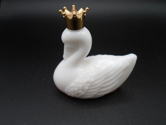 Vintage Avon Milk Glass Swan Bottle 1970's