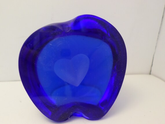 Vintage Cobalt blue heart art glass paperweight