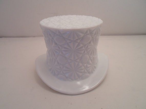 Antique Milk Glass Top Hat Vase Rose Bowl Buttons And Bows Pattern Adorable Decorator Cottage Chic