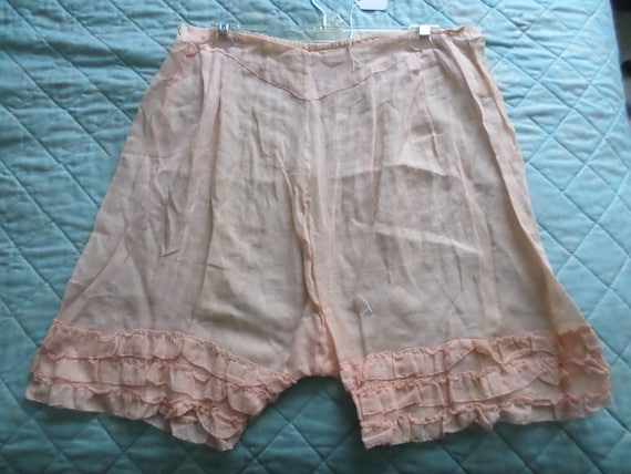 Deco era 1920's Knickers in pill pink sweet ruffled bloomers from the 20's ladies