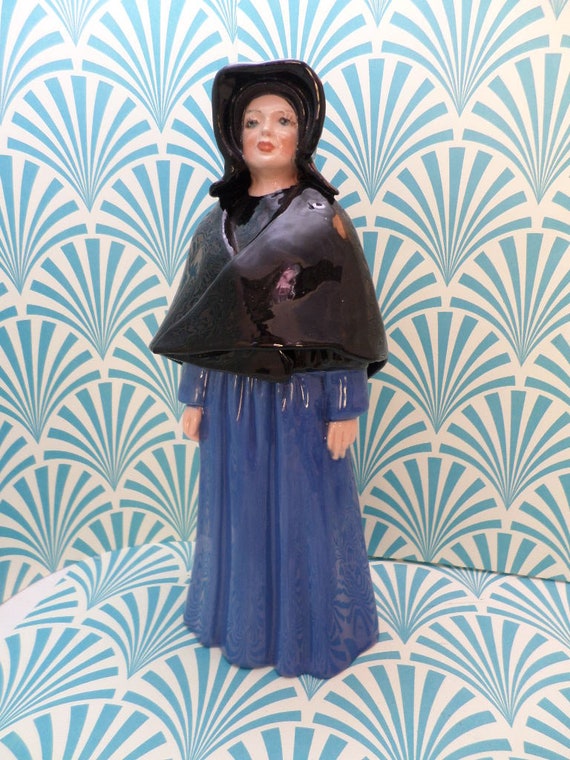 vintage 60's Dunbar Holland pottery ceramic Amish Mennonite woman figure