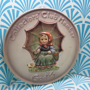 Vintage 1978 Goebel Collectors&#39; Club Member plaque, lid, trivet Hummel classic umbrella girl
