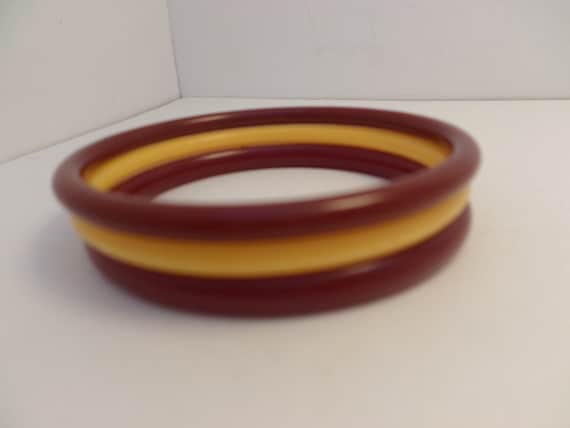 vintage plastic bangles dark red 2 tones yellow 60's