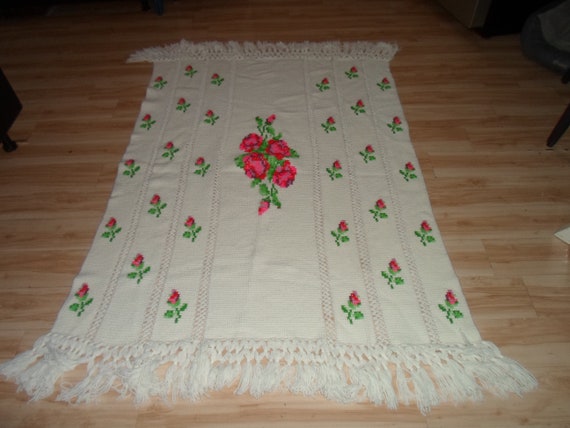 Vintage White Crocheted Blanket  Beautiful Roses Cross Stitch Embroidery Stunning