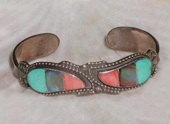 Remarkable Vintage Native American Navajo Mother Of Pearl Sterling Silver Bracelet Remarkable Vintage Native American Navajo Mother Of Pearl Sterling Silver Bracelet