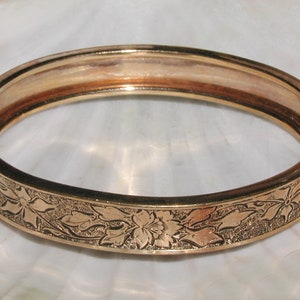 Vintage Taille D'epargne 1/20 12K Gold Filled Signed Carl Art Gold Filled Bangle Etched Flowers Oval Hinged Safety Latch Bracelet