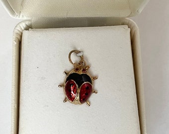 14mm x 18mm Solid 14k Yellow Gold Enameled Ladybug in Heart Pendant Charm 14mm x 18mm Solid 14k Yellow Gold Enameled Ladybug in Heart Pendant Charm