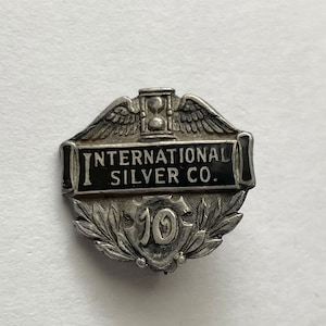 Vintage International Silver Company 10-letnia przypinka