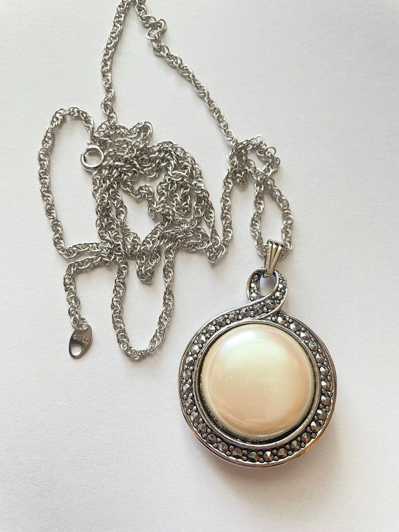 Vintage Avon 1993 Heirloom Riches Necklace and Earrin… - Gem