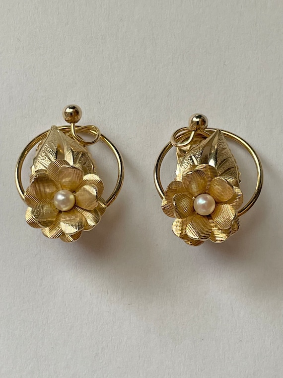 Vintage KARU Arke Pearl Clip Earrings