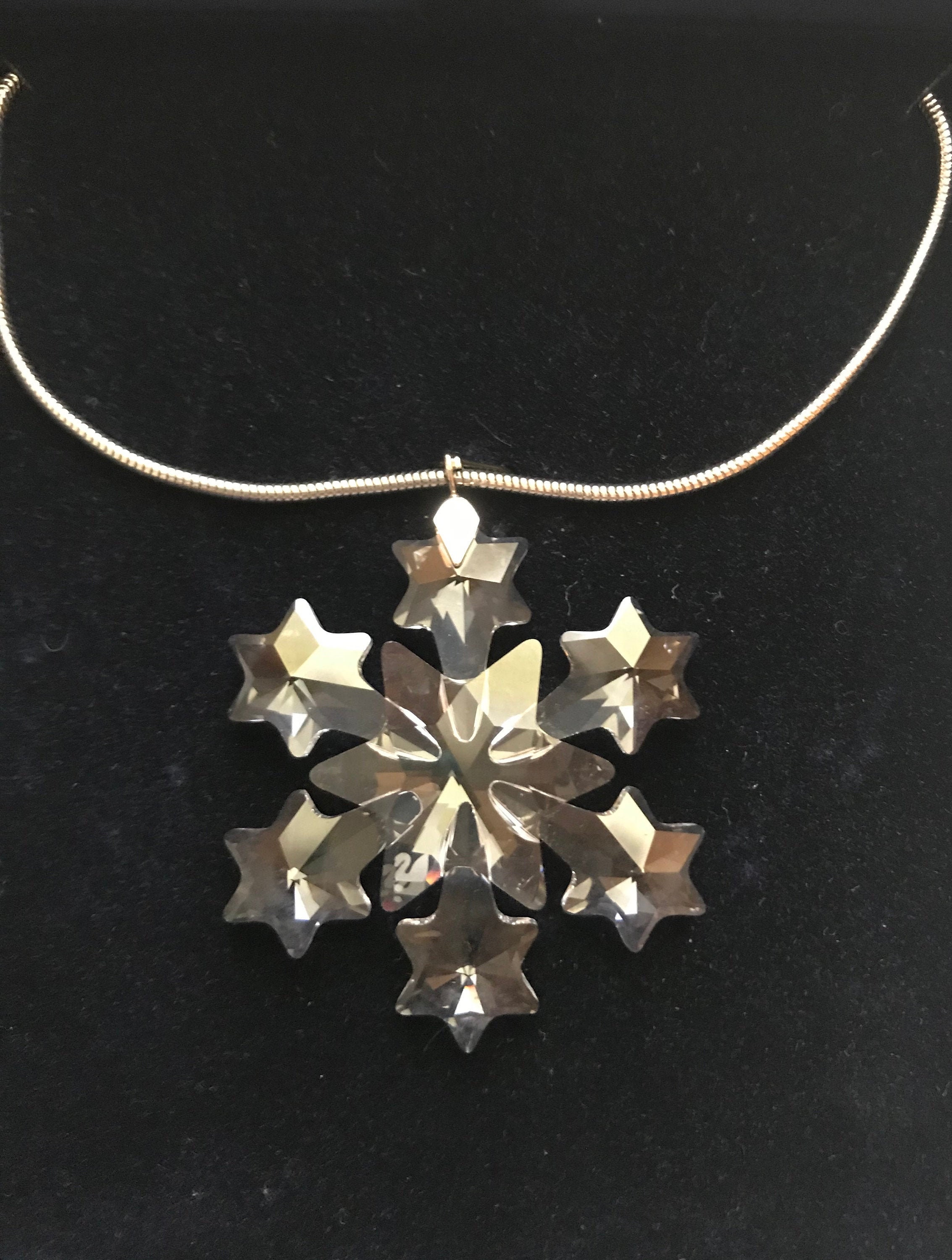 Vintage Retired Rockefeller Star Snowflake Pendant Necklace 2004 NIB