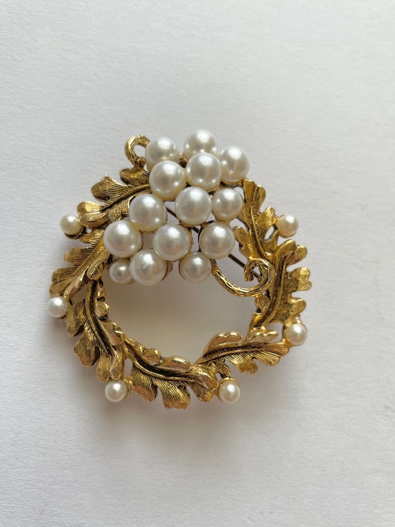 Vintage Florenza Pearl Wreath Pin