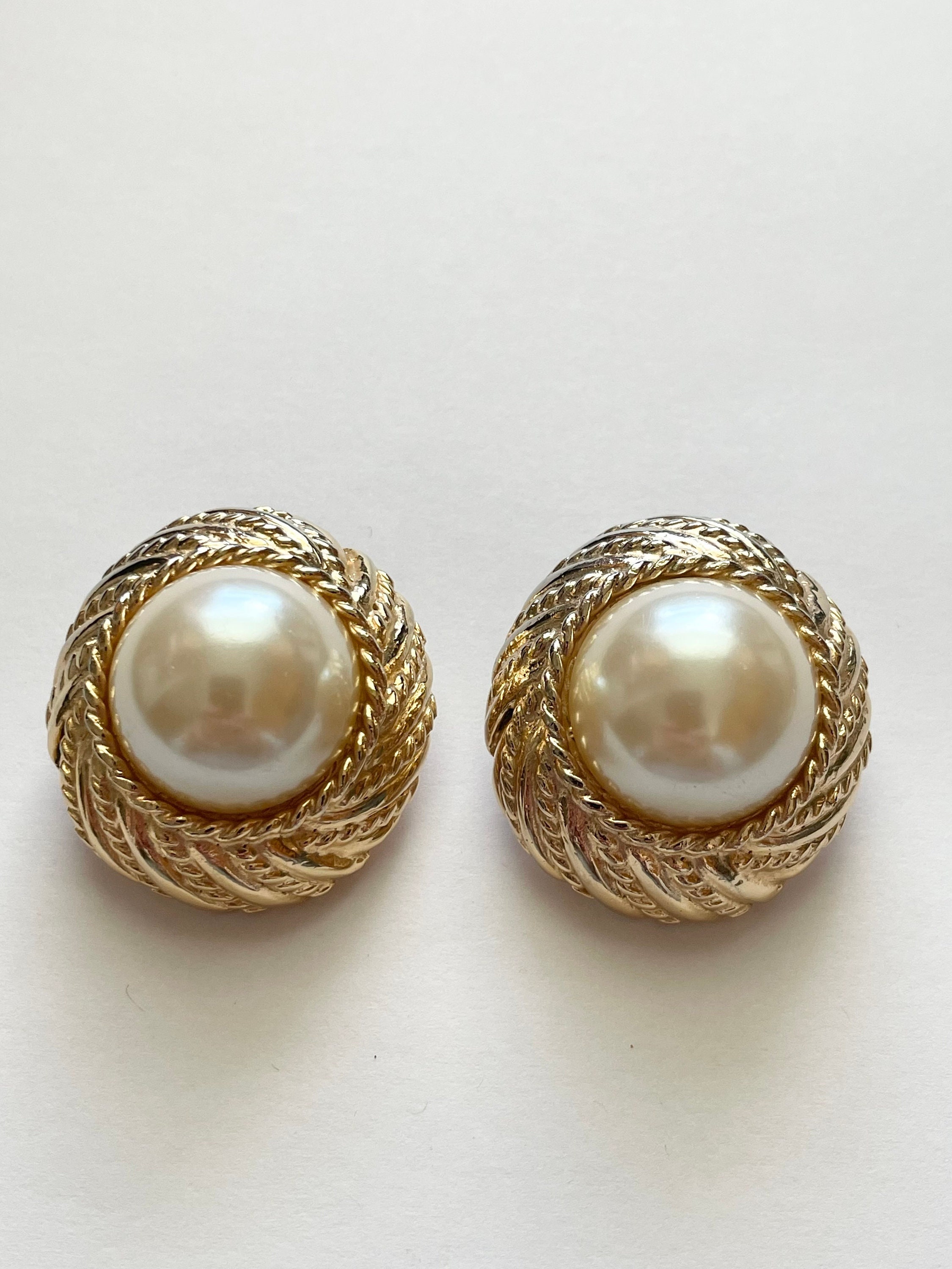 Vintage Ellen Designs Bold Faux Pearl Clip Earrings - Etsy display picture 1
