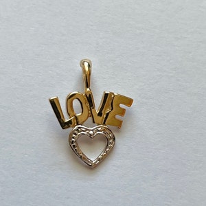 Pendentif Petite LOVE vintage en or jaune et blanc 14 carats