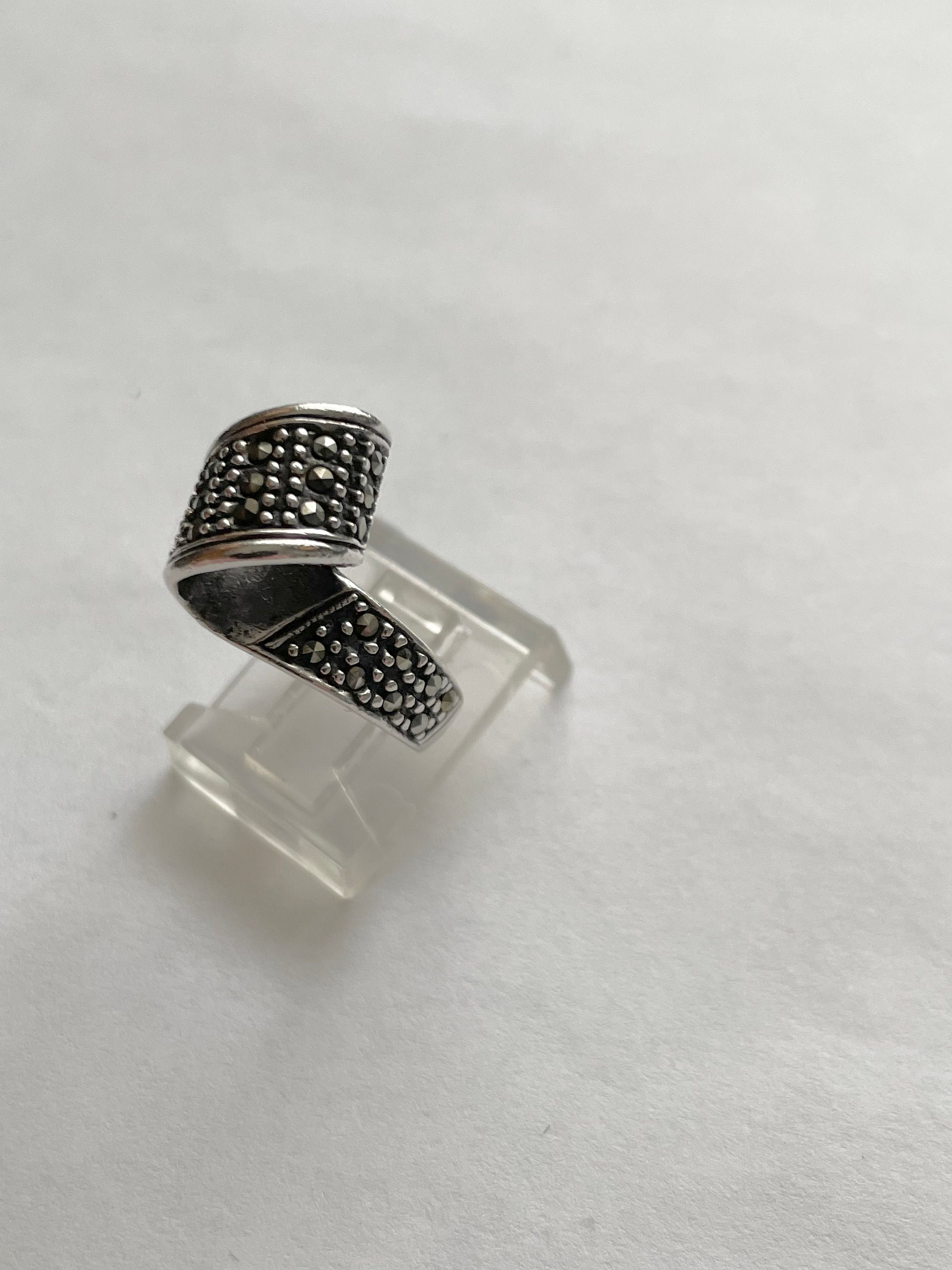 Bague Rétro Des Années 1950 En Argent Et Vermeil - Motif Torsade Avec Marcassites - Taille 53 - Occasion