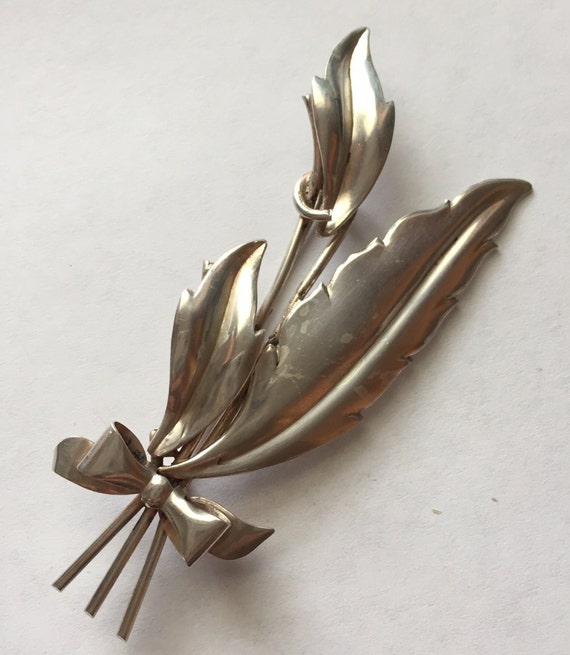 Pre-owned Pin & Brooche In Silver