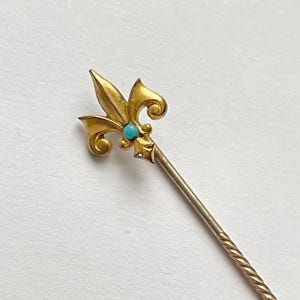 Antique Gold Plated Turquoise Fleur de Lis Stick Pin