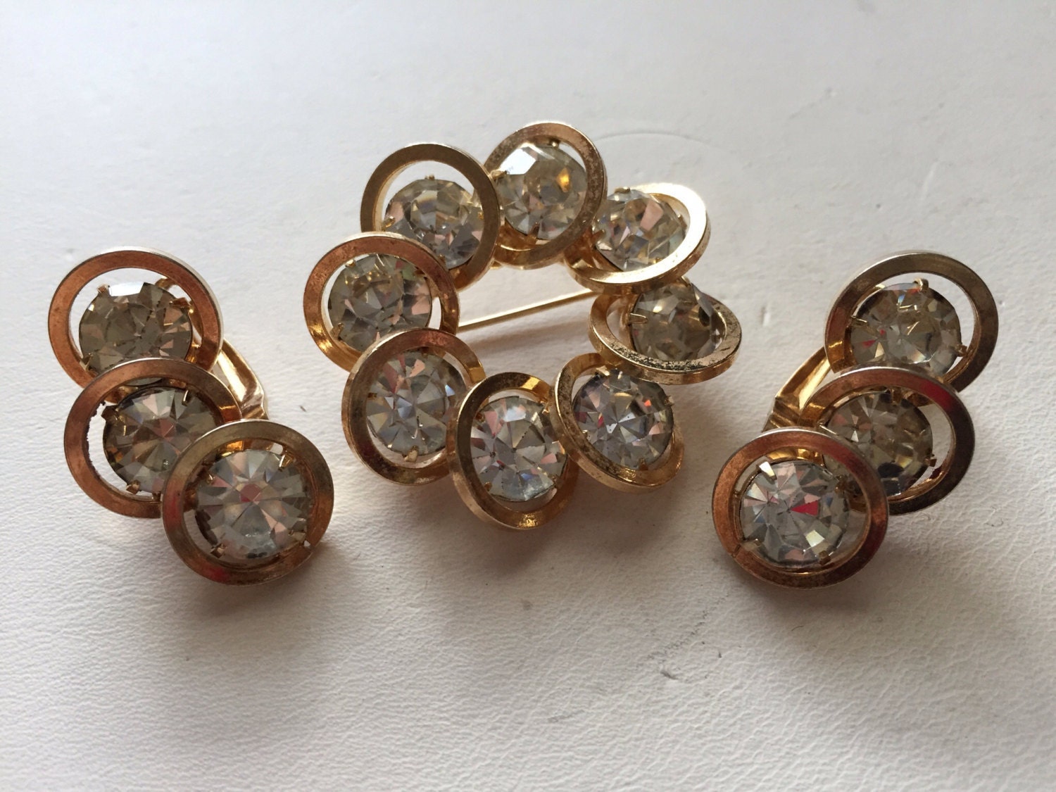 Vintage Retro Sparkling Clear a Rhinestone Circle Pin Brooch